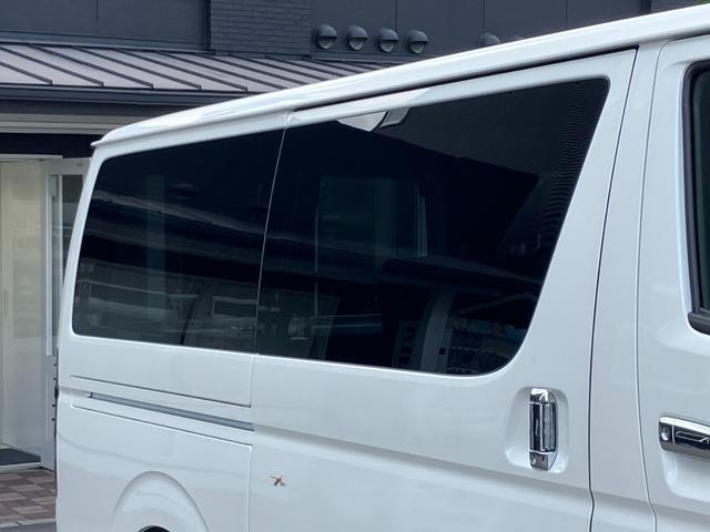 ハイエースバン スーパーＧＬ　ダークプライムＩＩ　未登録新車／モデリスタエアロ／ＧＲ８オリジナルテールランプ／ＢＩＧ－Ｘ／フリップダウンモニター／床張／ベッド（39枚目）