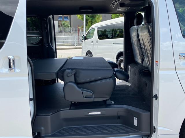 ハイエースバン スーパーＧＬ　ダークプライムＩＩ　未登録新車／モデリスタエアロ／ＧＲ８オリジナルテールランプ／ＢＩＧ－Ｘ／フリップダウンモニター／床張／ベッド（58枚目）