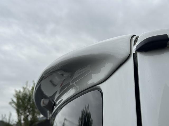 ハイエースバン スーパーGL ダークプライム ローダウン/フロントスポイラー/テールランプ/ベッド/バトルシップ17インチアルミホイール/ルーフスポイラー/パワースライドドア/リーガルフェンダー/ESSEXバンパー/地デジナビ/助手席エアバッグ(32枚目)