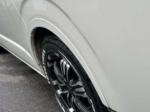 ハイエースバン スーパーGL ダークプライム ローダウン/フロントスポイラー/テールランプ/ベッド/バトルシップ17インチアルミホイール/ルーフスポイラー/パワースライドドア/リーガルフェンダー/ESSEXバンパー/地デジナビ/助手席エアバッグ(34枚目)