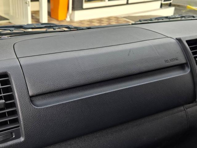 ハイエースバン スーパーGL ダークプライム ローダウン/フロントスポイラー/テールランプ/ベッド/バトルシップ17インチアルミホイール/ルーフスポイラー/パワースライドドア/リーガルフェンダー/ESSEXバンパー/地デジナビ/助手席エアバッグ(47枚目)