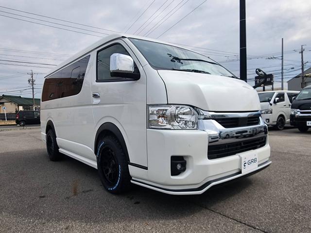 ハイエースワゴン GL 登録済未使用車/メモリーナビTV/HDMIポート/フリップダウンモニター/デジタルインナーM/パノラミックビューM/パワスラ/GR8フルエアロ/17inアルミ/ラプター塗装オーバーフェンダー/ベッド(9枚目)
