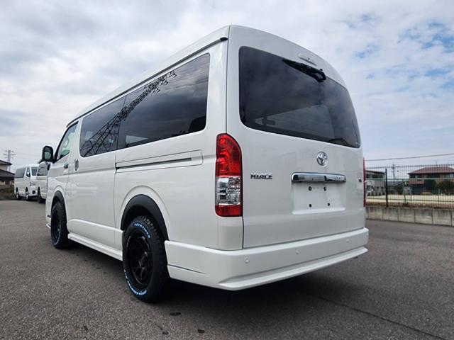 ハイエースワゴン GL 登録済未使用車/メモリーナビTV/HDMIポート/フリップダウンモニター/デジタルインナーM/パノラミックビューM/パワスラ/GR8フルエアロ/17inアルミ/ラプター塗装オーバーフェンダー/ベッド(12枚目)