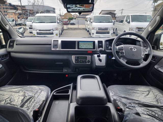 ハイエースワゴン GL 登録済未使用車/メモリーナビTV/HDMIポート/フリップダウンモニター/デジタルインナーM/パノラミックビューM/パワスラ/GR8フルエアロ/17inアルミ/ラプター塗装オーバーフェンダー/ベッド(15枚目)