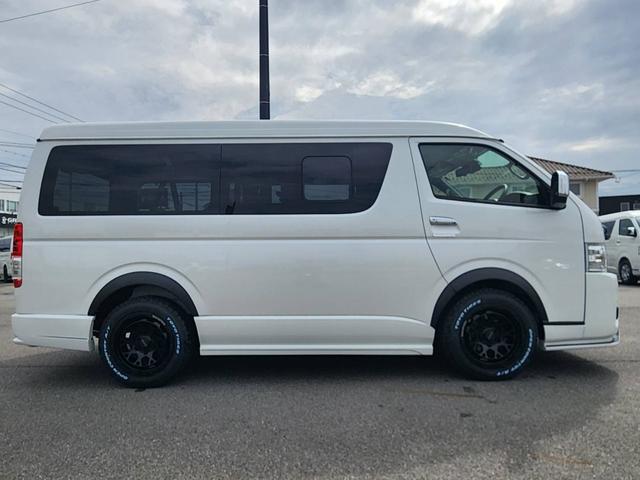 ハイエースワゴン GL 登録済未使用車/メモリーナビTV/HDMIポート/フリップダウンモニター/デジタルインナーM/パノラミックビューM/パワスラ/GR8フルエアロ/17inアルミ/ラプター塗装オーバーフェンダー/ベッド(23枚目)