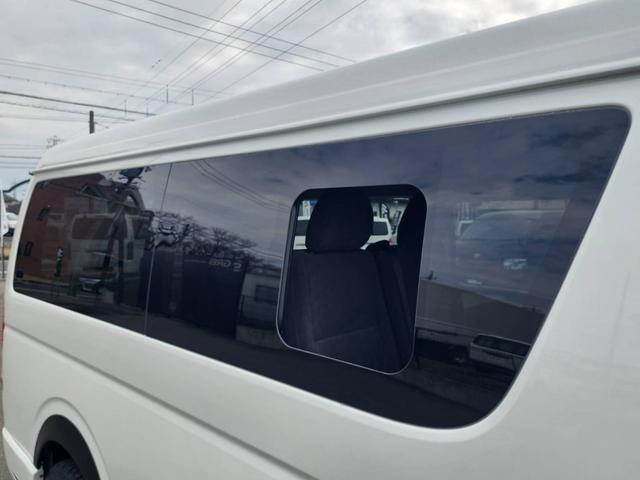 ハイエースワゴン GL 登録済未使用車/メモリーナビTV/HDMIポート/フリップダウンモニター/デジタルインナーM/パノラミックビューM/パワスラ/GR8フルエアロ/17inアルミ/ラプター塗装オーバーフェンダー/ベッド(37枚目)