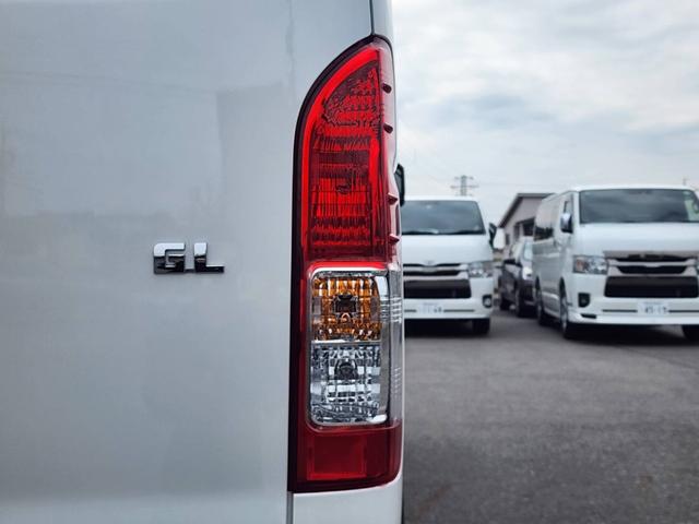 ハイエースワゴン GL 登録済未使用車/メモリーナビTV/HDMIポート/フリップダウンモニター/デジタルインナーM/パノラミックビューM/パワスラ/GR8フルエアロ/17inアルミ/ラプター塗装オーバーフェンダー/ベッド(43枚目)