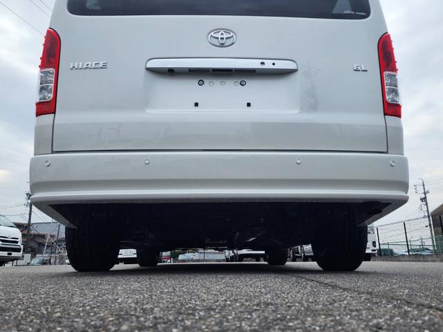 ハイエースワゴン GL 登録済未使用車/メモリーナビTV/HDMIポート/フリップダウンモニター/デジタルインナーM/パノラミックビューM/パワスラ/GR8フルエアロ/17inアルミ/ラプター塗装オーバーフェンダー/ベッド(45枚目)
