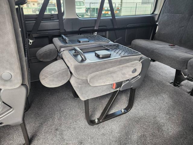 ハイエースワゴン GL 登録済未使用車/メモリーナビTV/HDMIポート/フリップダウンモニター/デジタルインナーM/パノラミックビューM/パワスラ/GR8フルエアロ/17inアルミ/ラプター塗装オーバーフェンダー/ベッド(57枚目)