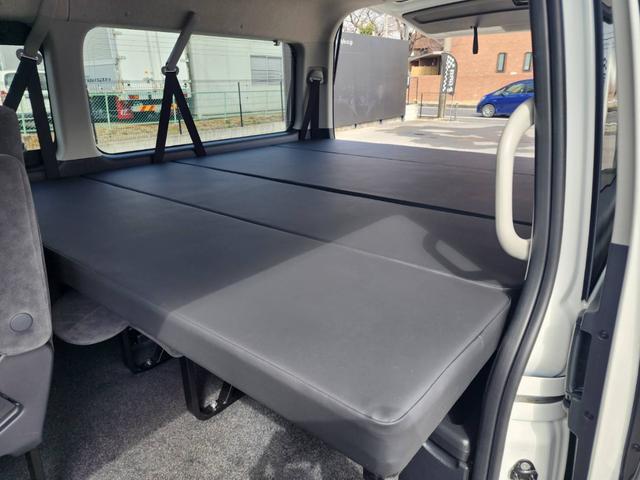 ハイエースワゴン GL 登録済未使用車/メモリーナビTV/HDMIポート/フリップダウンモニター/デジタルインナーM/パノラミックビューM/パワスラ/GR8フルエアロ/17inアルミ/ラプター塗装オーバーフェンダー/ベッド(58枚目)