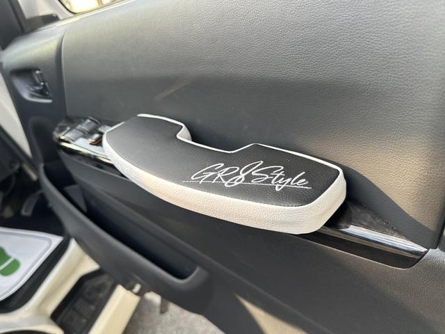 ハイエースバン スーパーＧＬ　ダークプライムＩＩ　ローダウン／１ナンバー／ＥＳＳＥＸフロントバンパー／１８インチアルミホイール／バッドフェイス／ドアミラーウインカー／ＧＲ８コンソール／シートカバー／両側パワースライドドア／ヴァレンティテール／（2枚目）