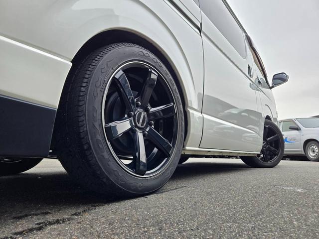 ハイエースバン スーパーＧＬ　ダークプライムＩＩ　ローダウン／１ナンバー／ＥＳＳＥＸフロントバンパー／１８インチアルミホイール／バッドフェイス／ドアミラーウインカー／ＧＲ８コンソール／シートカバー／両側パワースライドドア／ヴァレンティテール／（25枚目）