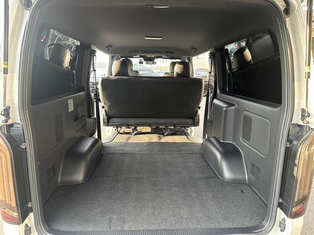 ハイエースバン スーパーＧＬ　ダークプライムＩＩ　ローダウン／１ナンバー／ＥＳＳＥＸフロントバンパー／１８インチアルミホイール／バッドフェイス／ドアミラーウインカー／ＧＲ８コンソール／シートカバー／両側パワースライドドア／ヴァレンティテール／（57枚目）