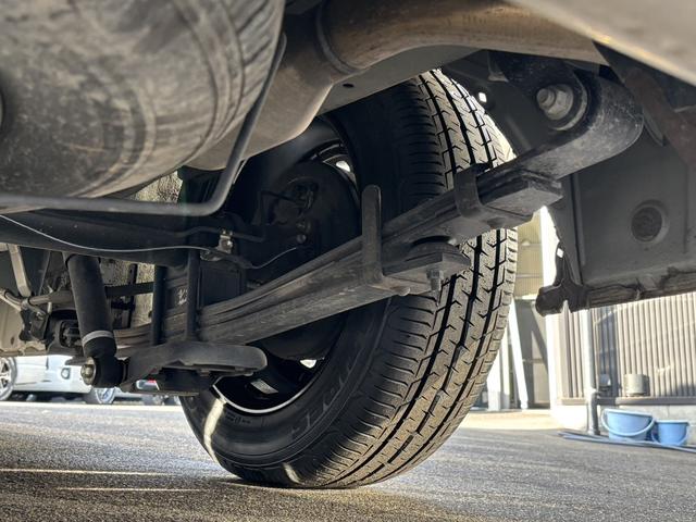 ハイエースバン ＤＸ　ＧＬパッケージ　ローダウン／ハイルーフ／エクストラップ１７ｉｎアルミホイール（26枚目）