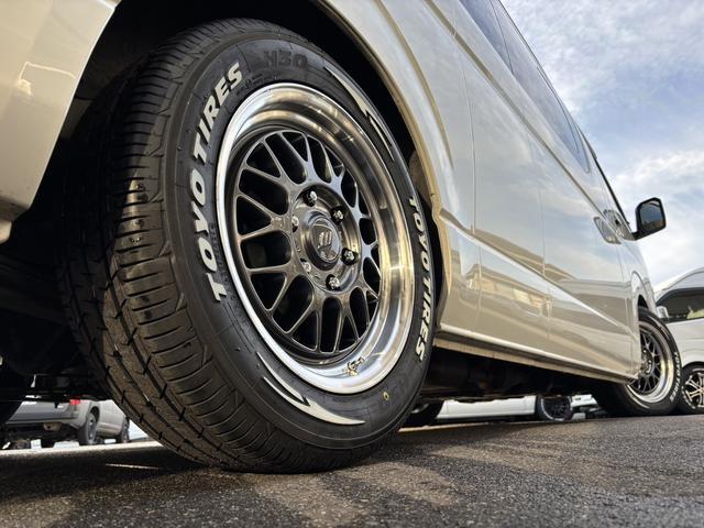 ハイエースバン ＤＸ　ＧＬパッケージ　ローダウン／ハイルーフ／エクストラップ１７ｉｎアルミホイール（27枚目）