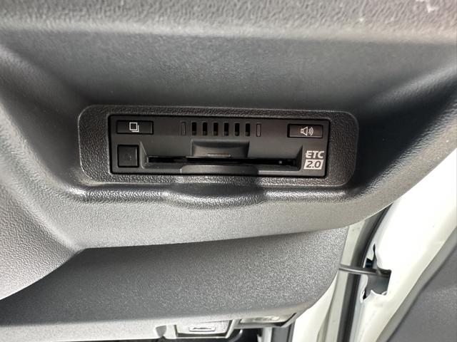 ハイエースバン スーパーＧＬ　ダークプライムＩＩ　寒冷地仕様／小窓付き両側パワースライドドア／ベッドキット／純正７インチナビ／セーフティセンス／リアフォグ／ＥＴＣ（17枚目）