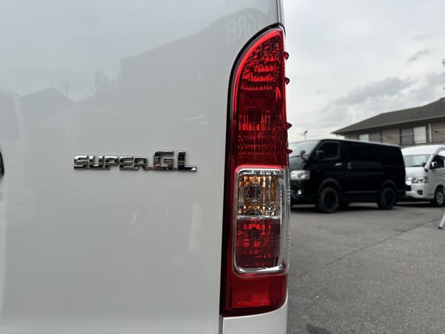 ハイエースバン スーパーＧＬ　ダークプライムＩＩ　寒冷地仕様／小窓付き両側パワースライドドア／ベッドキット／純正７インチナビ／セーフティセンス／リアフォグ／ＥＴＣ（33枚目）