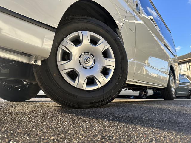 ハイエースバン スーパーＧＬ　ダークプライムＩＩ　未登録新車／アルパインＢＩＧＸシンプルモデルナビ／センターコンソール／ベッドキット／シートカバー／シフトノブ／両側パワースライドドア／デジタルインナーミラー／パノラミックビューモニター（13枚目）