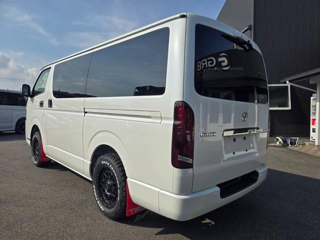 ハイエースバン スーパーＧＬ　ダークプライムＩＩ　未登録新車／４ＷＤ／ＢＩＧ－Ｘ／ＧＲ８Ｃコンソール／ベッド／ＴＲＤＦスポイラー／泥除け／ＲＴタイヤ／パワスラ（12枚目）