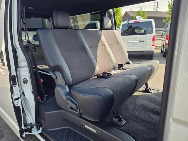 ハイエースバン スーパーＧＬ　ダークプライムＩＩ　未登録新車／４ＷＤ／ＢＩＧ－Ｘ／ＧＲ８Ｃコンソール／ベッド／ＴＲＤＦスポイラー／泥除け／ＲＴタイヤ／パワスラ（19枚目）