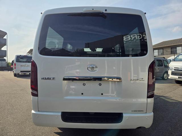 ハイエースバン スーパーＧＬ　ダークプライムＩＩ　未登録新車／４ＷＤ／ＢＩＧ－Ｘ／ＧＲ８Ｃコンソール／ベッド／ＴＲＤＦスポイラー／泥除け／ＲＴタイヤ／パワスラ（22枚目）