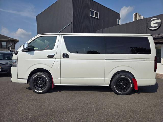ハイエースバン スーパーＧＬ　ダークプライムＩＩ　未登録新車／４ＷＤ／ＢＩＧ－Ｘ／ＧＲ８Ｃコンソール／ベッド／ＴＲＤＦスポイラー／泥除け／ＲＴタイヤ／パワスラ（24枚目）