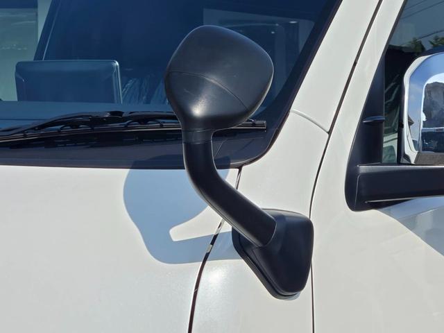 ハイエースバン スーパーＧＬ　ダークプライムＩＩ　未登録新車／４ＷＤ／ＢＩＧ－Ｘ／ＧＲ８Ｃコンソール／ベッド／ＴＲＤＦスポイラー／泥除け／ＲＴタイヤ／パワスラ（29枚目）