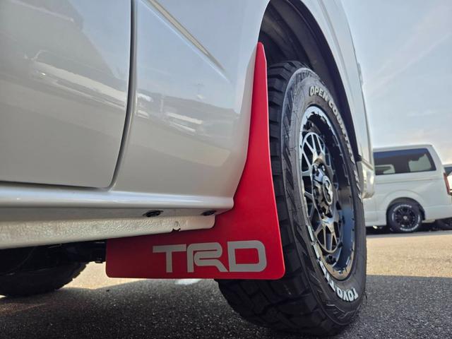 ハイエースバン スーパーＧＬ　ダークプライムＩＩ　未登録新車／４ＷＤ／ＢＩＧ－Ｘ／ＧＲ８Ｃコンソール／ベッド／ＴＲＤＦスポイラー／泥除け／ＲＴタイヤ／パワスラ（33枚目）