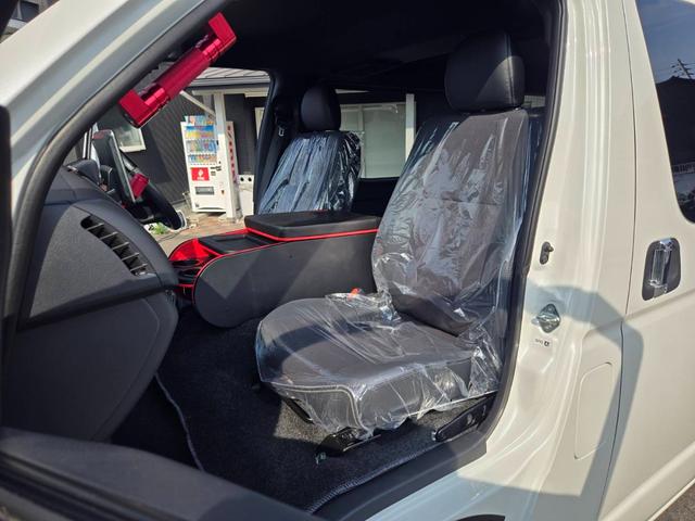 ハイエースバン スーパーＧＬ　ダークプライムＩＩ　未登録新車／４ＷＤ／ＢＩＧ－Ｘ／ＧＲ８Ｃコンソール／ベッド／ＴＲＤＦスポイラー／泥除け／ＲＴタイヤ／パワスラ（37枚目）