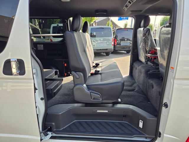 ハイエースバン スーパーＧＬ　ダークプライムＩＩ　未登録新車／４ＷＤ／ＢＩＧ－Ｘ／ＧＲ８Ｃコンソール／ベッド／ＴＲＤＦスポイラー／泥除け／ＲＴタイヤ／パワスラ（51枚目）