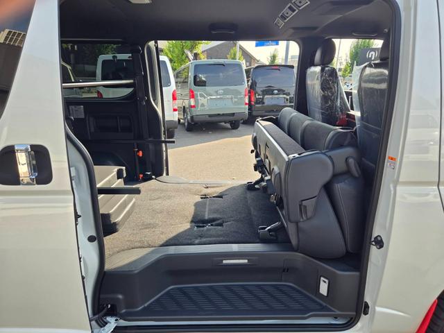 ハイエースバン スーパーＧＬ　ダークプライムＩＩ　未登録新車／４ＷＤ／ＢＩＧ－Ｘ／ＧＲ８Ｃコンソール／ベッド／ＴＲＤＦスポイラー／泥除け／ＲＴタイヤ／パワスラ（53枚目）