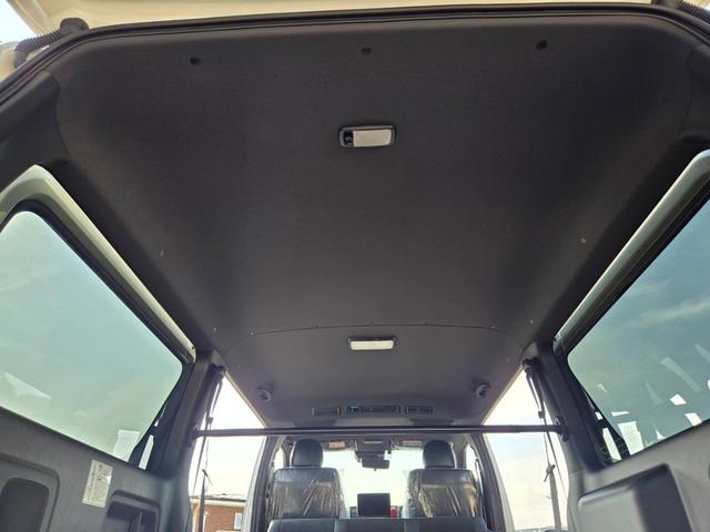 ハイエースバン スーパーＧＬ　ダークプライムＩＩ　未登録新車／４ＷＤ／ＢＩＧ－Ｘ／ＧＲ８Ｃコンソール／ベッド／ＴＲＤＦスポイラー／泥除け／ＲＴタイヤ／パワスラ（55枚目）