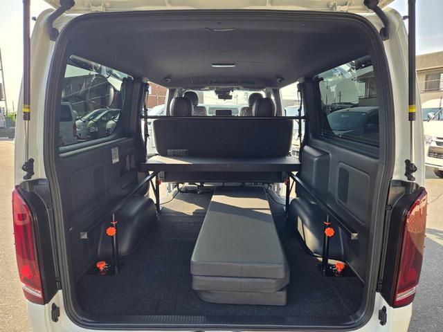 ハイエースバン スーパーＧＬ　ダークプライムＩＩ　未登録新車／４ＷＤ／ＢＩＧ－Ｘ／ＧＲ８Ｃコンソール／ベッド／ＴＲＤＦスポイラー／泥除け／ＲＴタイヤ／パワスラ（59枚目）