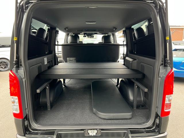 ハイエースバン スーパーＧＬ　ダークプライムＩＩ　寒冷地仕様／ワーク１７インチアルミホイール／アルパイン１１インチディスプレイオーディオ／パノラミックビューモニター／助手席エアバッグ／デジタルインナーミラー／ベッドキット／トヨタセーフティセンス（4枚目）