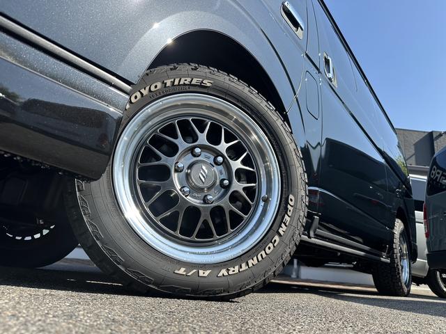 ハイエースバン スーパーＧＬ　ダークプライムＩＩ　寒冷地仕様／ワーク１７インチアルミホイール／アルパイン１１インチディスプレイオーディオ／パノラミックビューモニター／助手席エアバッグ／デジタルインナーミラー／ベッドキット／トヨタセーフティセンス（13枚目）