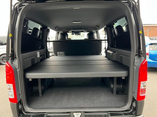 ハイエースバン スーパーＧＬ　ダークプライムＩＩ　寒冷地仕様／ワーク１７インチアルミホイール／アルパイン１１インチディスプレイオーディオ／パノラミックビューモニター／助手席エアバッグ／デジタルインナーミラー／ベッドキット／トヨタセーフティセンス（20枚目）