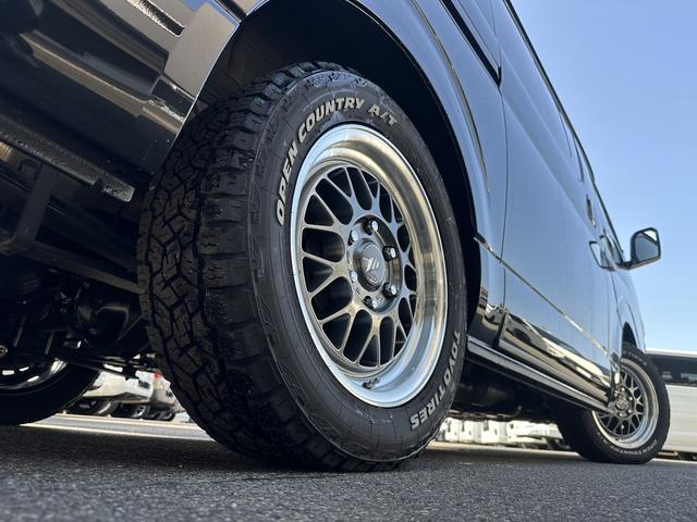 ハイエースバン スーパーＧＬ　ダークプライムＩＩ　寒冷地仕様／ワーク１７インチアルミホイール／アルパイン１１インチディスプレイオーディオ／パノラミックビューモニター／助手席エアバッグ／デジタルインナーミラー／ベッドキット／トヨタセーフティセンス（26枚目）