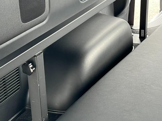 ハイエースバン スーパーＧＬ　ダークプライムＩＩ　寒冷地仕様／ワーク１７インチアルミホイール／アルパイン１１インチディスプレイオーディオ／パノラミックビューモニター／助手席エアバッグ／デジタルインナーミラー／ベッドキット／トヨタセーフティセンス（58枚目）