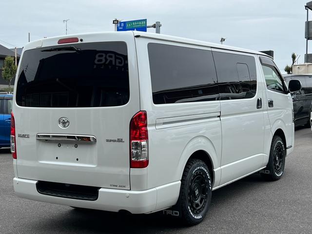 ハイエースバン スーパーＧＬ　ダークプライム　ＴＲＤＦスポイラー／ＴＲＤマッドフラップ／ＸＴＲＥＭＥ－Ｊ１６インチアルミホイール／レザー調シートカバー／（11枚目）