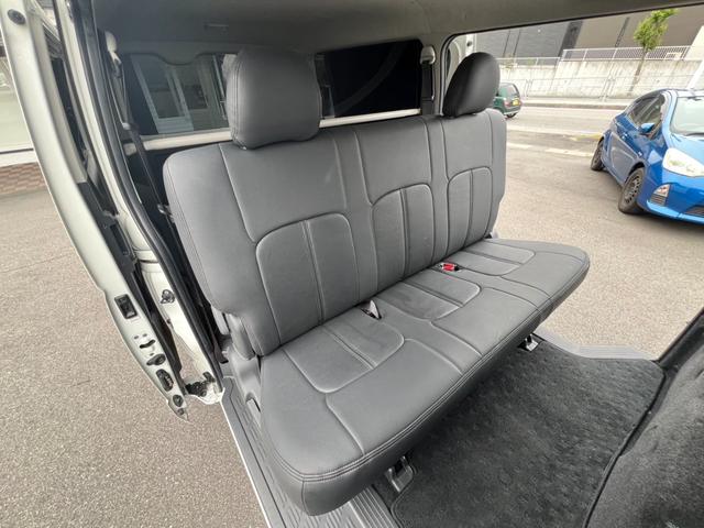 ハイエースバン スーパーＧＬ　ダークプライム　ＴＲＤＦスポイラー／ＴＲＤマッドフラップ／ＸＴＲＥＭＥ－Ｊ１６インチアルミホイール／レザー調シートカバー／（19枚目）