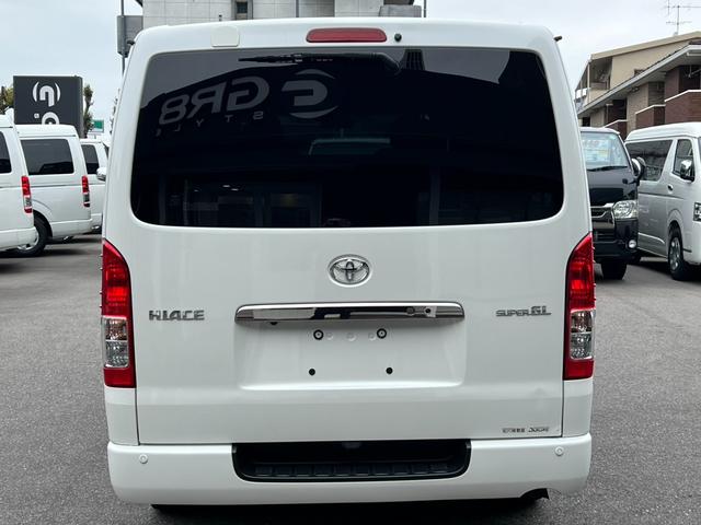 ハイエースバン スーパーＧＬ　ダークプライム　ＴＲＤＦスポイラー／ＴＲＤマッドフラップ／ＸＴＲＥＭＥ－Ｊ１６インチアルミホイール／レザー調シートカバー／（22枚目）
