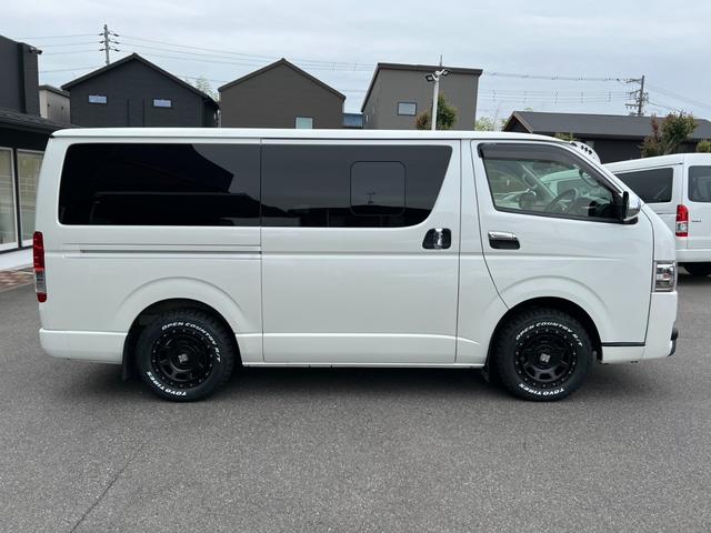 ハイエースバン スーパーＧＬ　ダークプライム　ＴＲＤＦスポイラー／ＴＲＤマッドフラップ／ＸＴＲＥＭＥ－Ｊ１６インチアルミホイール／レザー調シートカバー／（24枚目）