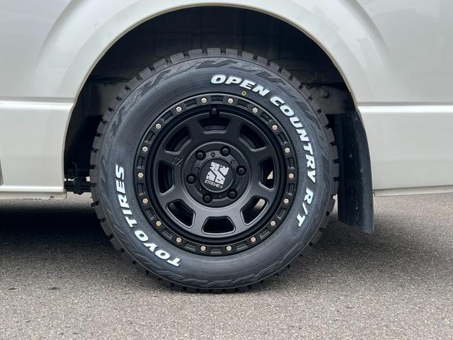 ハイエースバン スーパーＧＬ　ダークプライム　ＴＲＤＦスポイラー／ＴＲＤマッドフラップ／ＸＴＲＥＭＥ－Ｊ１６インチアルミホイール／レザー調シートカバー／（25枚目）