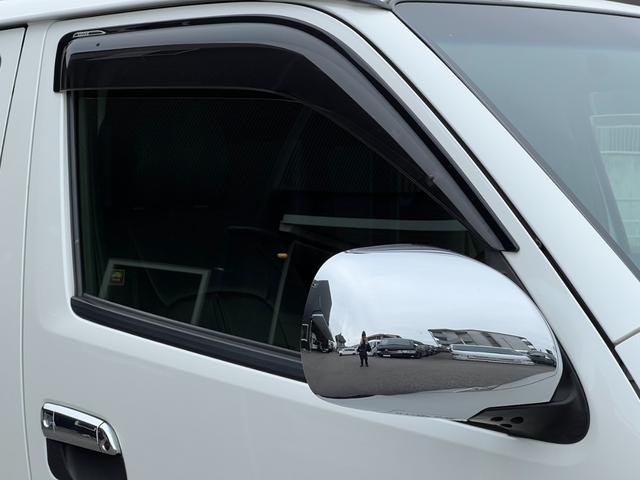 ハイエースバン スーパーＧＬ　ダークプライム　ＴＲＤＦスポイラー／ＴＲＤマッドフラップ／ＸＴＲＥＭＥ－Ｊ１６インチアルミホイール／レザー調シートカバー／（31枚目）