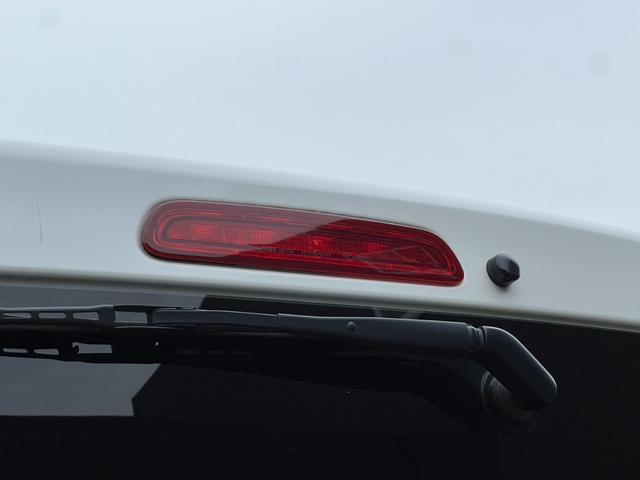 ハイエースバン スーパーＧＬ　ダークプライム　ＴＲＤＦスポイラー／ＴＲＤマッドフラップ／ＸＴＲＥＭＥ－Ｊ１６インチアルミホイール／レザー調シートカバー／（35枚目）