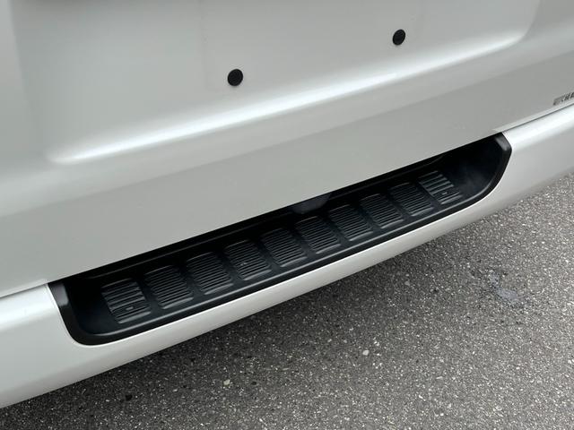 ハイエースバン スーパーＧＬ　ダークプライム　ＴＲＤＦスポイラー／ＴＲＤマッドフラップ／ＸＴＲＥＭＥ－Ｊ１６インチアルミホイール／レザー調シートカバー／（37枚目）