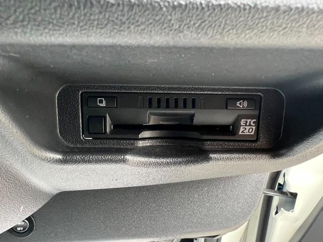 ハイエースバン スーパーＧＬ　ダークプライム　ＴＲＤＦスポイラー／ＴＲＤマッドフラップ／ＸＴＲＥＭＥ－Ｊ１６インチアルミホイール／レザー調シートカバー／（42枚目）