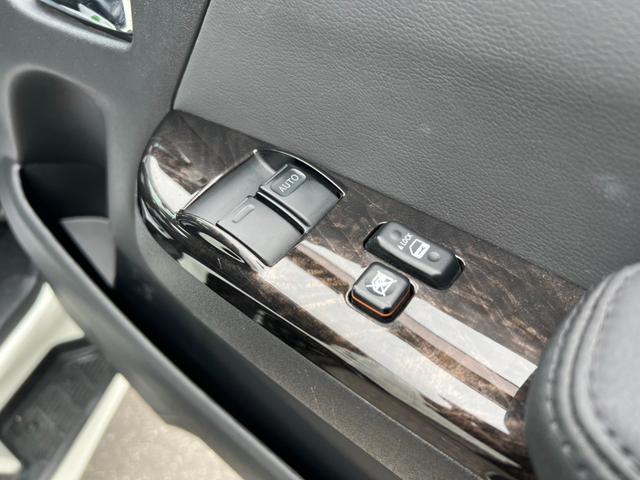ハイエースバン スーパーＧＬ　ダークプライム　ＴＲＤＦスポイラー／ＴＲＤマッドフラップ／ＸＴＲＥＭＥ－Ｊ１６インチアルミホイール／レザー調シートカバー／（47枚目）