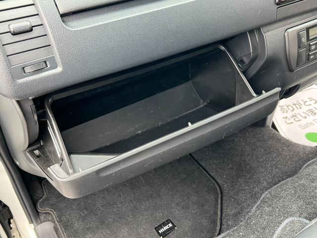 ハイエースバン スーパーＧＬ　ダークプライム　ＴＲＤＦスポイラー／ＴＲＤマッドフラップ／ＸＴＲＥＭＥ－Ｊ１６インチアルミホイール／レザー調シートカバー／（49枚目）