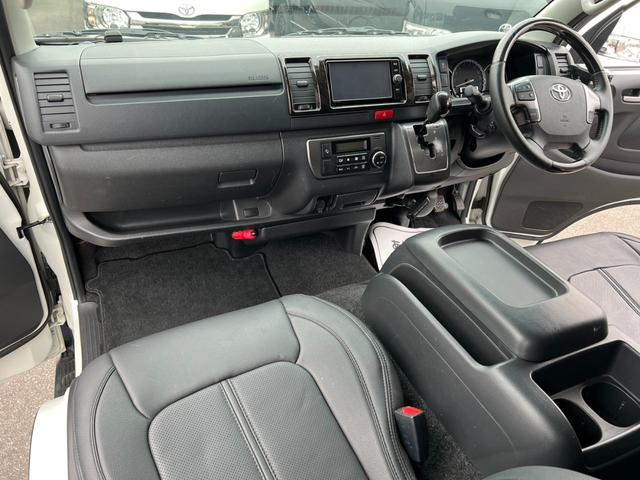 ハイエースバン スーパーＧＬ　ダークプライム　ＴＲＤＦスポイラー／ＴＲＤマッドフラップ／ＸＴＲＥＭＥ－Ｊ１６インチアルミホイール／レザー調シートカバー／（51枚目）